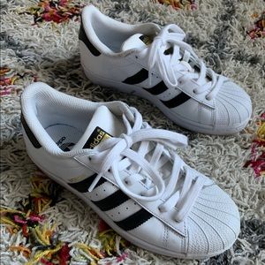 Adidas Superstar Sneaker Youth size 4/Women 6